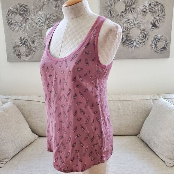 JOIE | 'Rain' 100% Silk Feather Print Sleeveless Top - size XS in Mauve - Picture 3 of 13